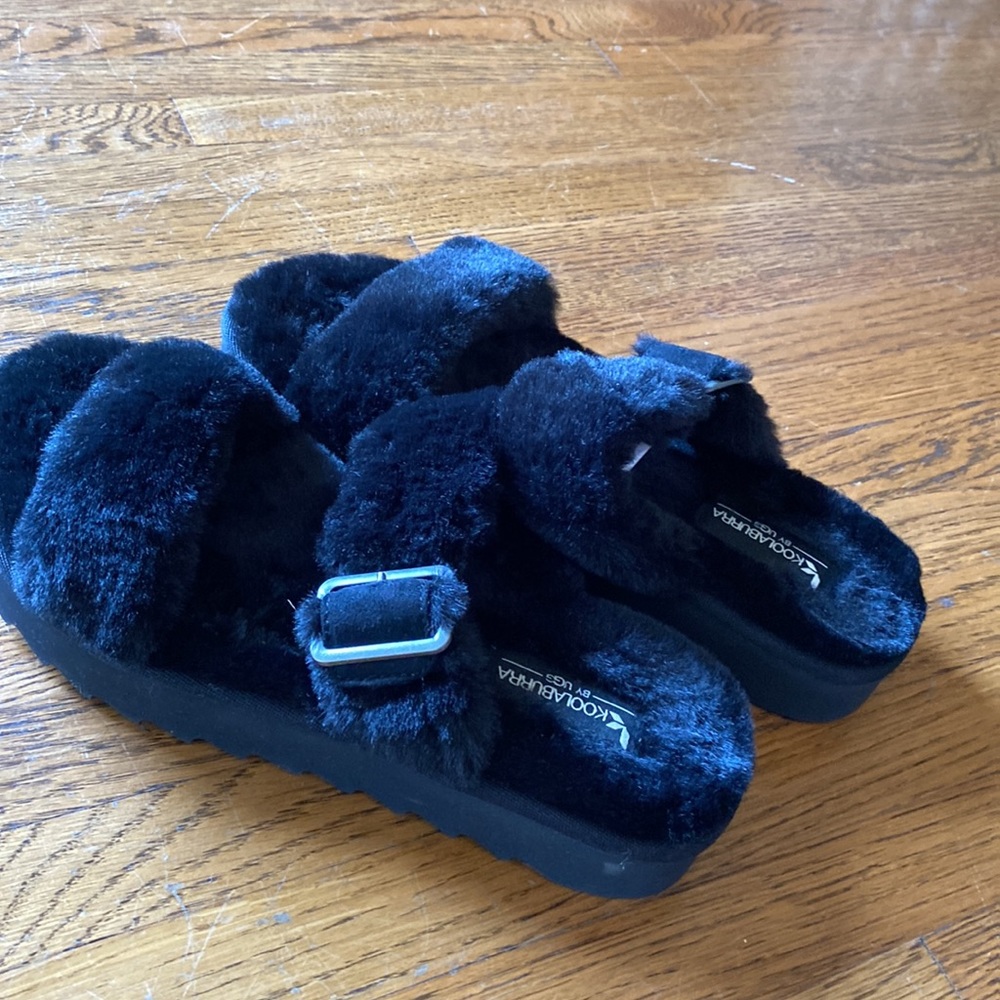 Nwot Fuzzy Slides, Size 7 - image 2